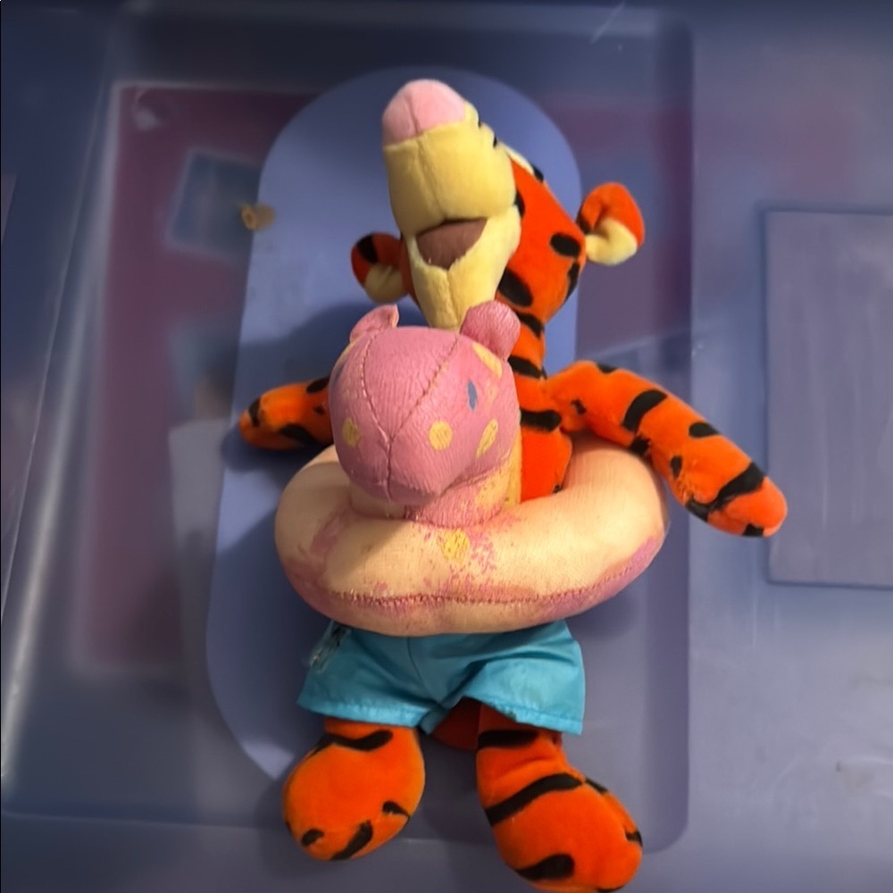 CLEARANCE OFFER. 5
Vintage 1990’s Tigger Plush Toy with Pink Float - Picture 5 of 5
